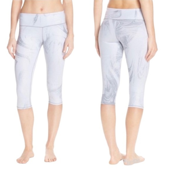 🆕 ALO yoga Airbrush Capri leggings SIZE SMALL - Picture 1 of 7